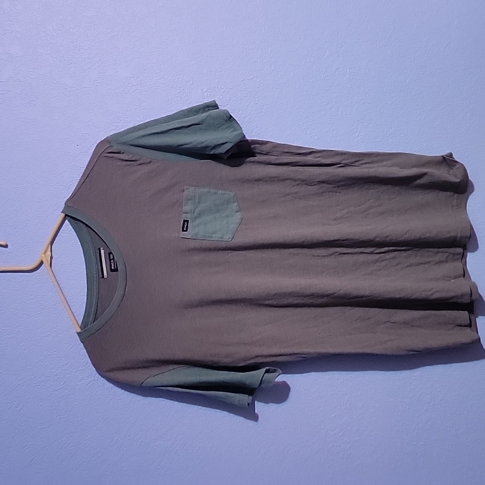 Two toned RVCA Medium